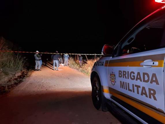 Corpos estavam amarrados,  amordaçados, aparentavam terem sido torturados e um dele teria sido morto com cerca de 20 tiros