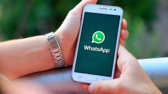 Golpistas se passam por estabelecimentos com o intuito de angariar seguidores e capturar as contas de WhatsApp de clientes