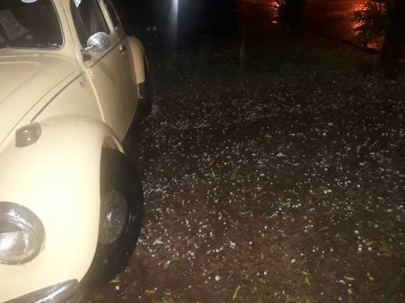 VÍDEO; temporal de granizo em Três de Maio na noite desta segunda-feira - foto 3