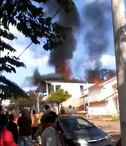 Bombeiros de Horizontina e Santa Rosa estão no local