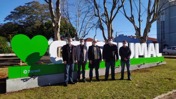 Sicredi Noroeste RS entrega letreiro turístico ao município de Crissiumal - foto 2