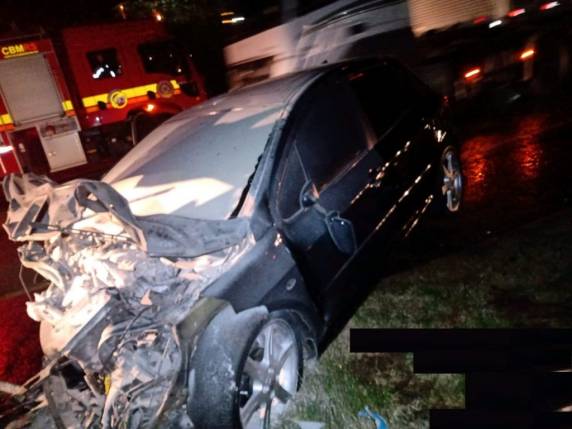 Mulher morre e dois ficam feridos após grave acidente em Passo Fundo - foto 4