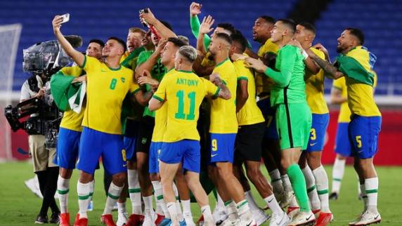 Malcom, no tempo extra, definiu o bicampeonato brasileiro