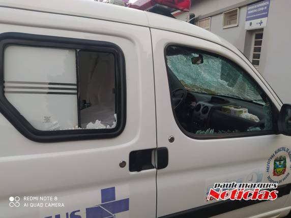 Ambulância da secretaria de Saúde de Alegria teve todos os vidros quebrados - foto 5