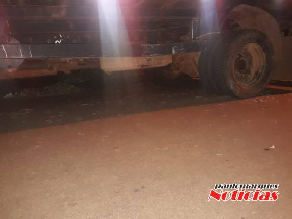 Colisão envolve automóvel e caminhão no Centro de Três de Maio - foto 3