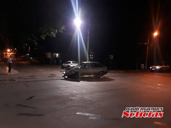 Colisão envolve automóvel e caminhão no Centro de Três de Maio - foto 4