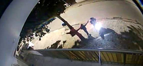 Ela chegou a ser socorrida, mas não resistiu aos ferimentos. Companheiro dela havia sido morto a tiros na noite anterior.