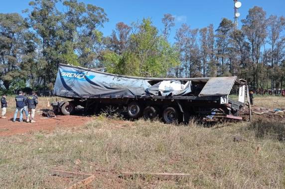 Veículo saiu da pista no entroncamento de acesso à ponte internacional em São Borja