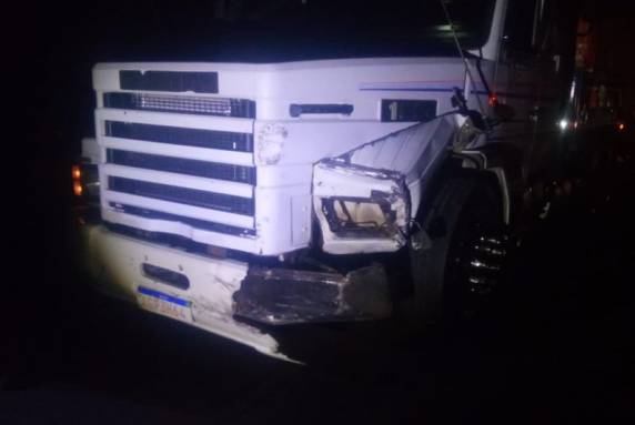 Acidente envolveu caminhão e automóvel na noite de sexta-feira na RS-287