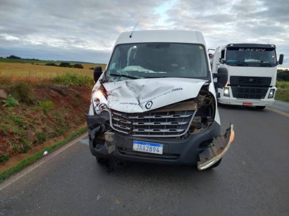 Grave acidente envolve três veículos e deixa seis feridos na ERS-135 em Coxilha - foto 5