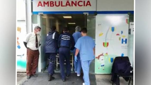 Por conta do estado grave, a vítima precisou ser transferida para Florianópolis, mas não resistiu aos ferimentos.