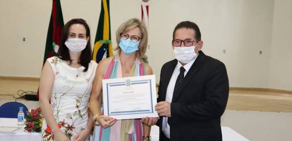 Imagem da diplomação do vice-prefeito pela Justiça Eleitoral de Horizontina em Dezembro de 2020