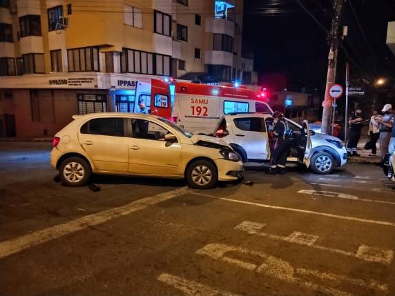 Duas mulheres ficam feridas após colisão em Passo Fundo - foto 2