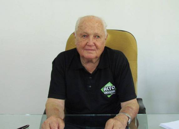 Ele veio a óbito por volta de 21 horas, no Hospital Unimed Noroeste, em Ijuí, aos 87 anos de idade. Deixa um legado de muito trabalho e empreendedorismo, especialmente na comunicação regional
