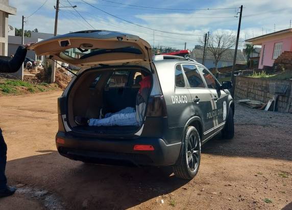 Desembargadora da 5ª Câmara Criminal do TJ determinou que religioso não frequente a igreja, não mantenha contato com as vítimas e permaneça em casa à noite. Defesa nega crimes.