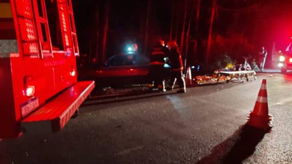 Acidente envolvendo dois veículos na BR-285 entre o Posto 300 e o Trevão, em Panambi - foto 4