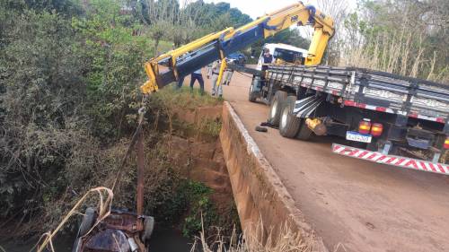 Carro estava ocupado por cinco pessoas