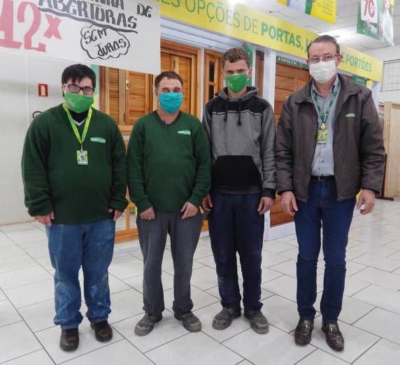 Atualmente, 18 alunos estão contratados, atuando em cinco empresas com as quais a instituição tem parceria: John Deere, Lojas Quero-Quero, Gôndolas Mar-Rio, São José Industrial e Lojas Colombo