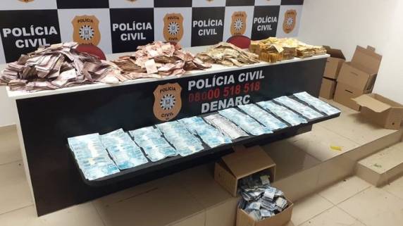 Dinheiro vivo estava em pacotes de papel em um imóvel para alugar no centro de Gravataí