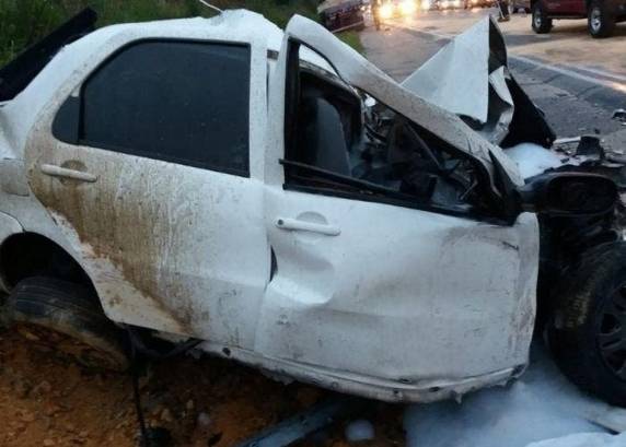 A colisão frontal ocorreu no km 46,4 da BR-280, por volta das 17h de segunda-feira.
