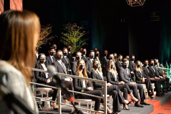 Solenidade de formatura ocorreu na tarde desta sexta-feira (10), em Porto Alegre