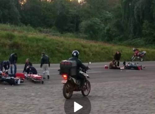 Dois motociclistas foram encaminhados ao hospital