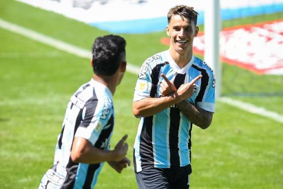 No reencontro com o técnico Tiago Nunes, Tricolor teve aturação segura e ganhou uma posição no Campeonato Brasileiro