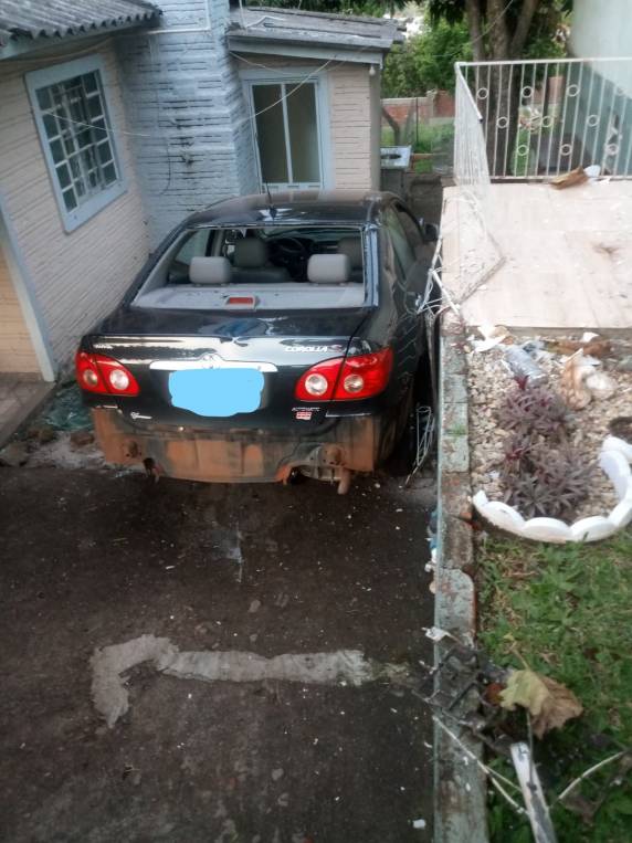 Veículo invadiu residência em Boa Vista do Buricá - foto 3