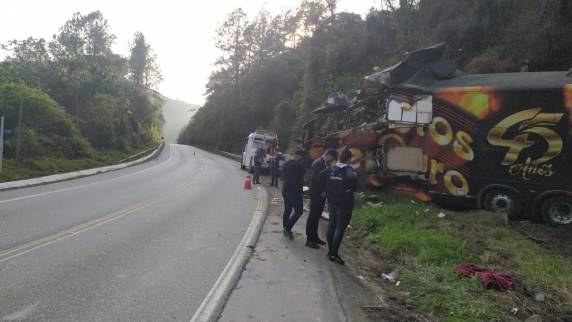 Morre em acidente com ônibus Airton Machado, líder da banda Garotos de Ouro - foto 5