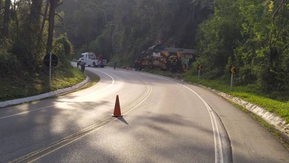 Morre em acidente com ônibus Airton Machado, líder da banda Garotos de Ouro - foto 4