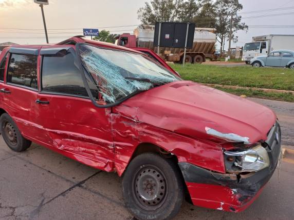 Acidente envolve automóvel e carreta em Ijuí - foto 2