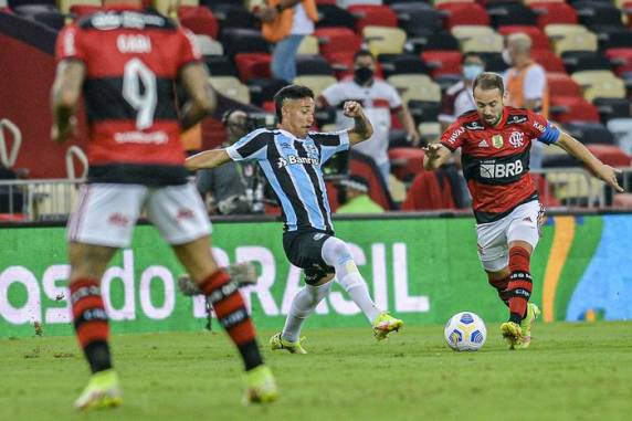 Pedro marcou duas vezes na segunda etapa para bater o Tricolor, que agora volta suas atenções à fuga do Z-4 no Brasileirão