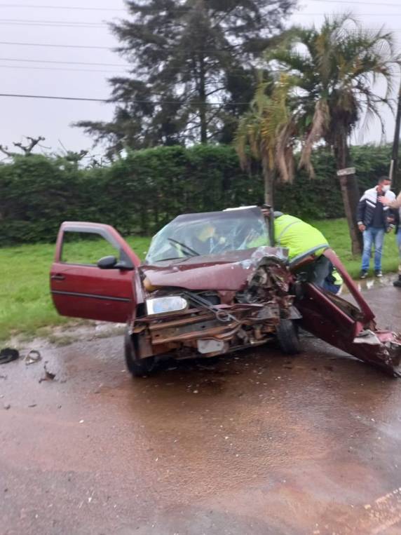 Mulher esfaqueada é encontrada morta após carro que a levava ao hospital se envolver em acidente em SC - foto 3