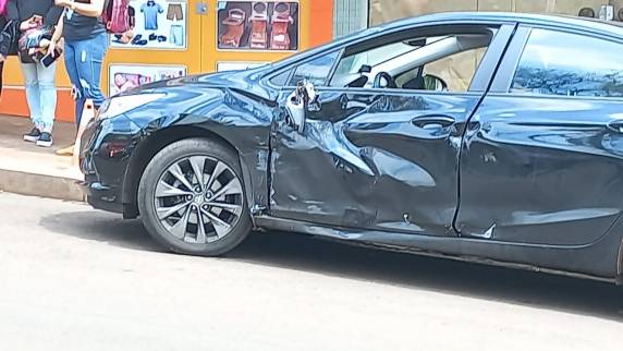 Acidente no centro de Ijuí envolve motocicleta e veículo Cruze - foto 3