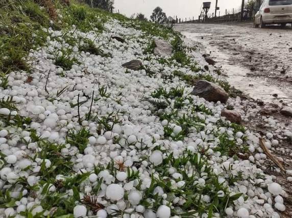 Tempestade de granizo provoca estragos e prefeitura cancela feriado farroupilha em São José dos Ausentes - foto 3