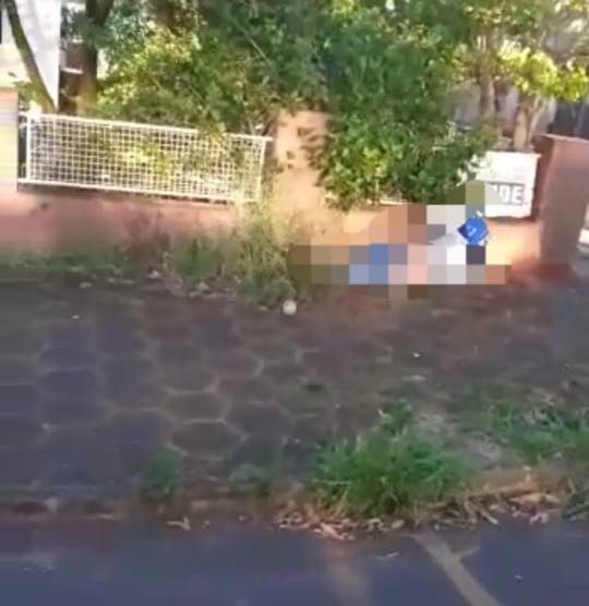 Motociclista é jogado contra o muro de residência após colisão contra automóvel, em Ijuí - foto 2