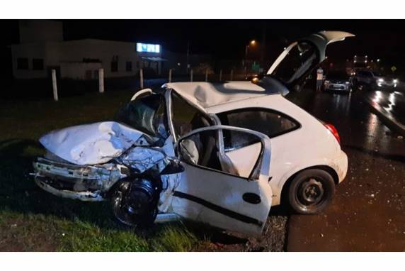 De acordo com informações da Polícia Militar Rodoviária (PMRv), as vítimas fatais estavam em um GM/Corsa, com placas de Caçador