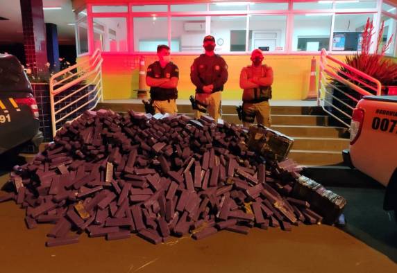 Ação conjunta PRF e PMRv apreende cerca de 1,1 tonelada de maconha na SC 467 em Jaborá - foto 4