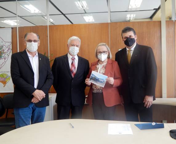 Diretoria esteve em Porto Alegre nesta semana entregando convites para evento que ocorrerá em novembro