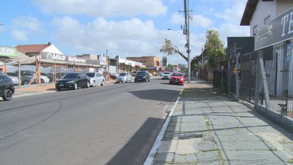 Polícia Civil investiga o caso. Mulher, de 20 anos, diz que recebeu do homem um pano com um produto que a deixou tonta. Motorista teria dito que era desengordurante para limpar a tela do celular.