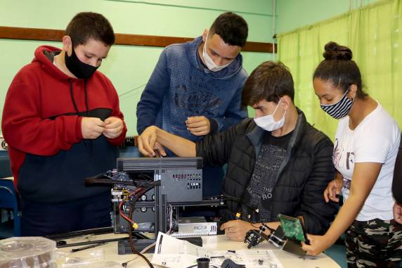 Equipamento será utilizado pelos alunos do Programa Robótica Espacial