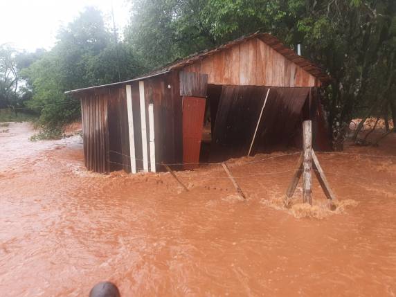 Propriedades ficaram alagadas