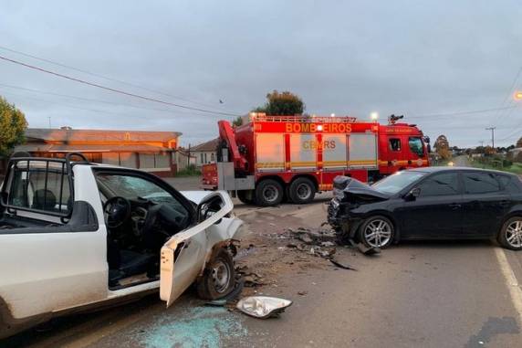 Uma das passageiras de uma Fiat Strada sofreu ferimentos graves e foi encaminhada ao hospital