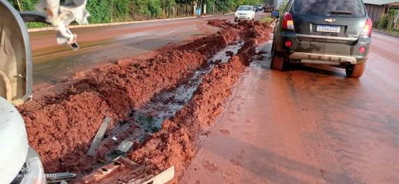 Acidente com danos materiais envolve três carretas no acesso a Horizontina - foto 2