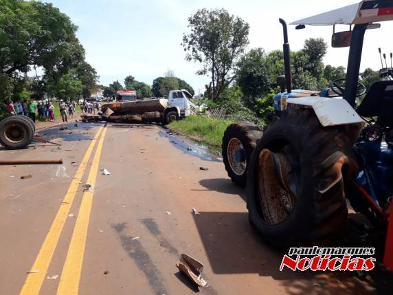 Acidente envolve caminhão e trator na RS 342 em Independência - foto 6