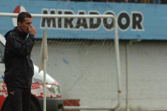 Treinador deixa o América-MG para tentar salvar Grêmio do rebaixamento