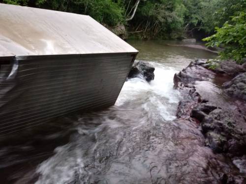 Caminhão cai em rio no interior de Crissiumal - foto 3