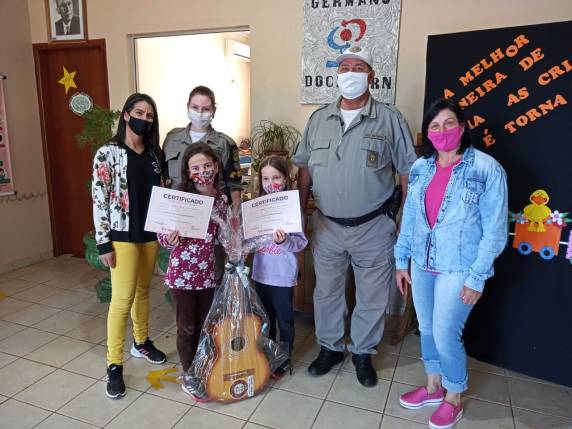 Concurso envolveu crianças de 6 a 12 anos e adolescentes de 13 a 17 anos