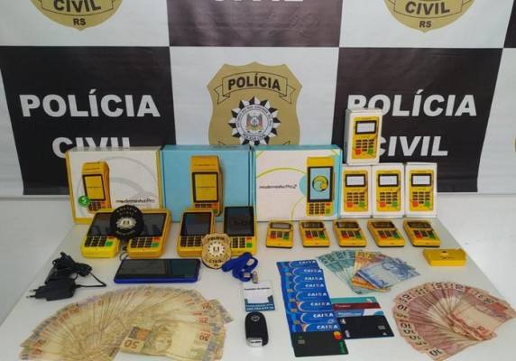 Suspeito foi flagrado enquanto fazia saques e transferências de contas das vítimas em um banco da cidade