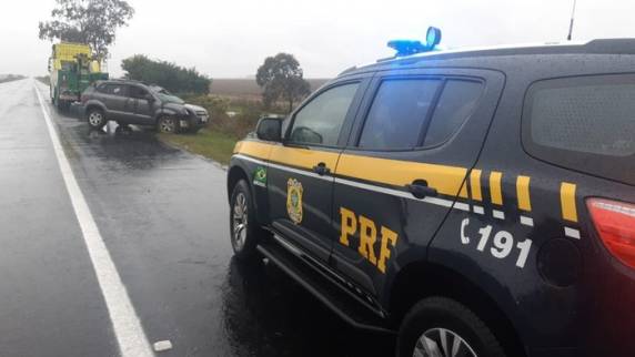 Família viajava em uma Tucson que saiu da pista na BR-116